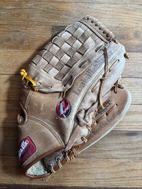 Louisville Slugger Brown Leather Baseball Glove 13.5”